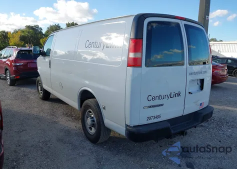 2017 Chevrolet Express 2500 Work Van z USA, uszkodzony, nr VIN 1GCWGAFF7H1233435